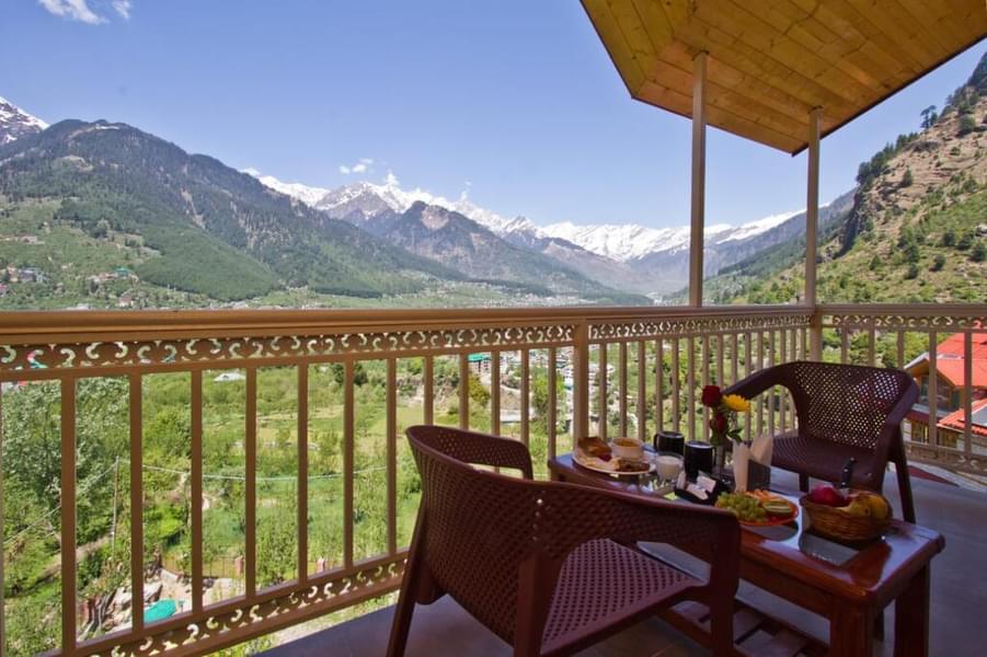 A Cozy Cottage Stay With Mountain Views in Manali Image