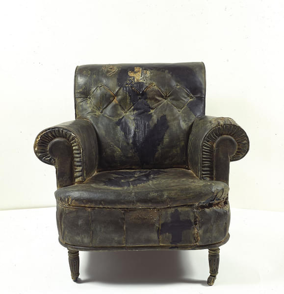 Have a glimpse at the Armchair (La Butaca), one of the significant display in the collecion of Fundació Antoni Tàpies
