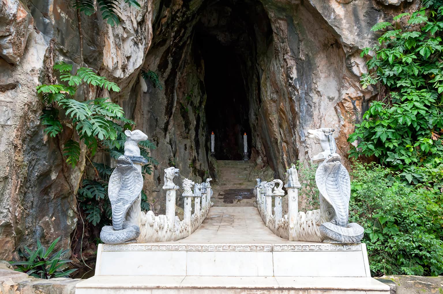 Am Phu Caves, Da Nang