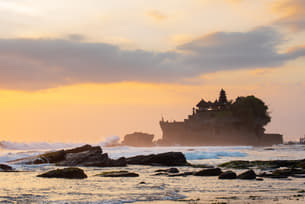 Enjoy a comfortable sunset tour at Tanah Lot
