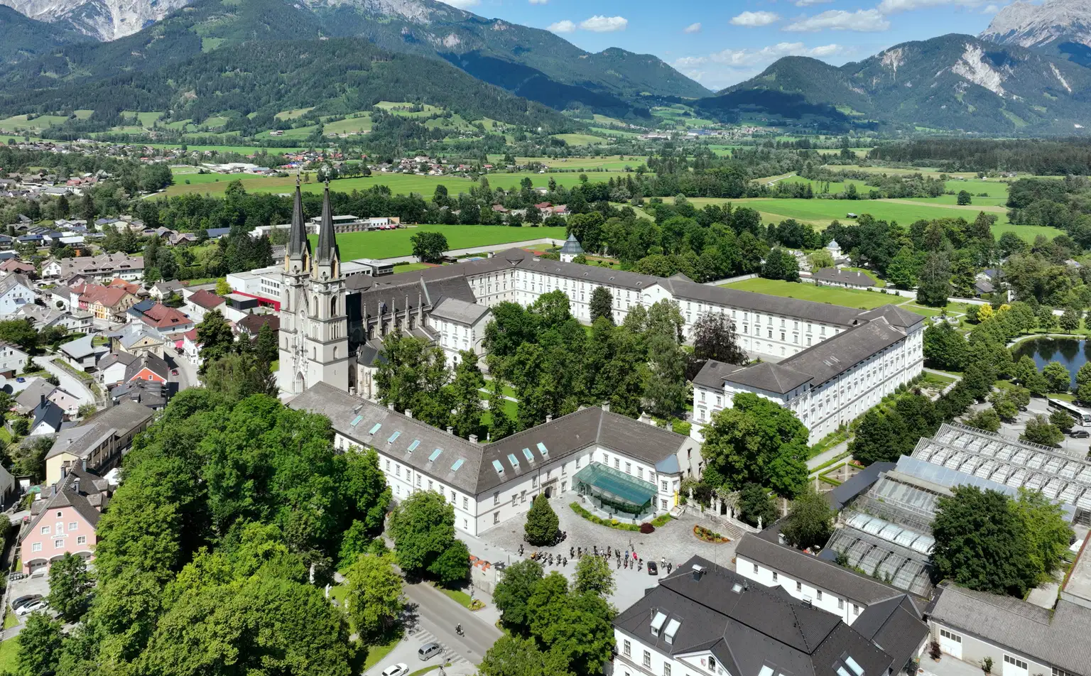 Hallstatt & Alpine Peaks Day Trip with Skywalk Lift, Vienna