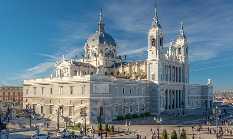 Catedral De Sta Maria La Real De La Almudena