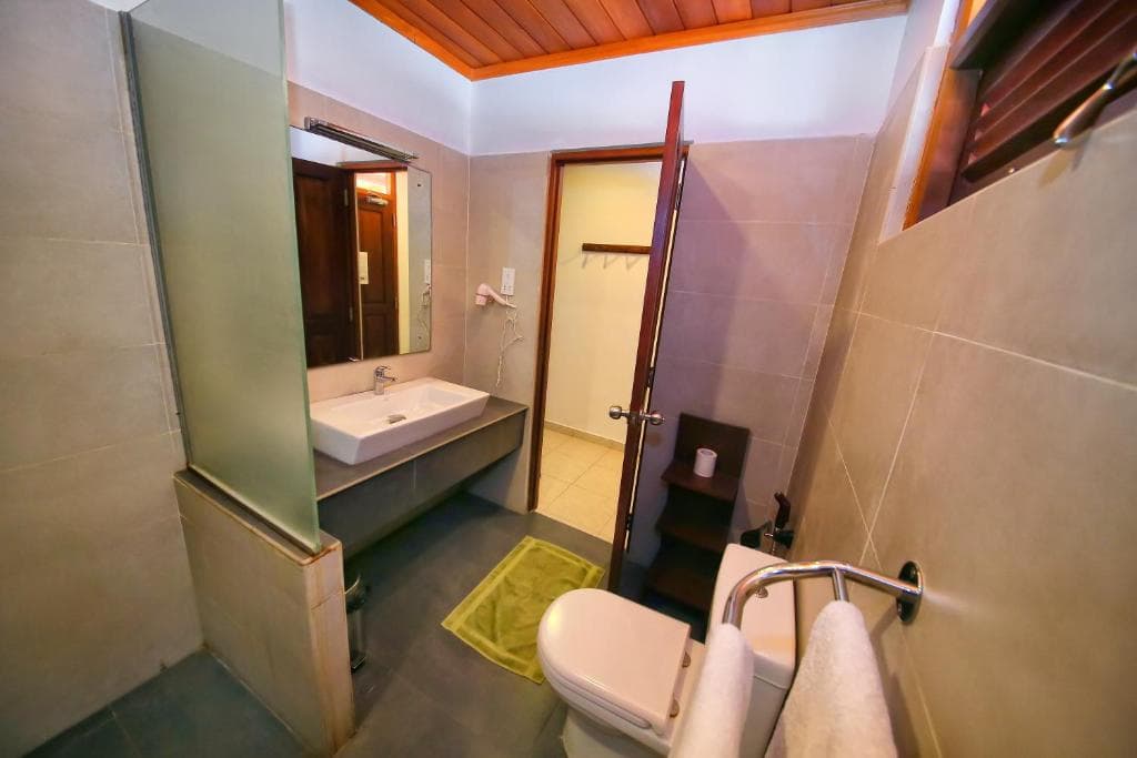 Rockside Beach Resort, Bentota