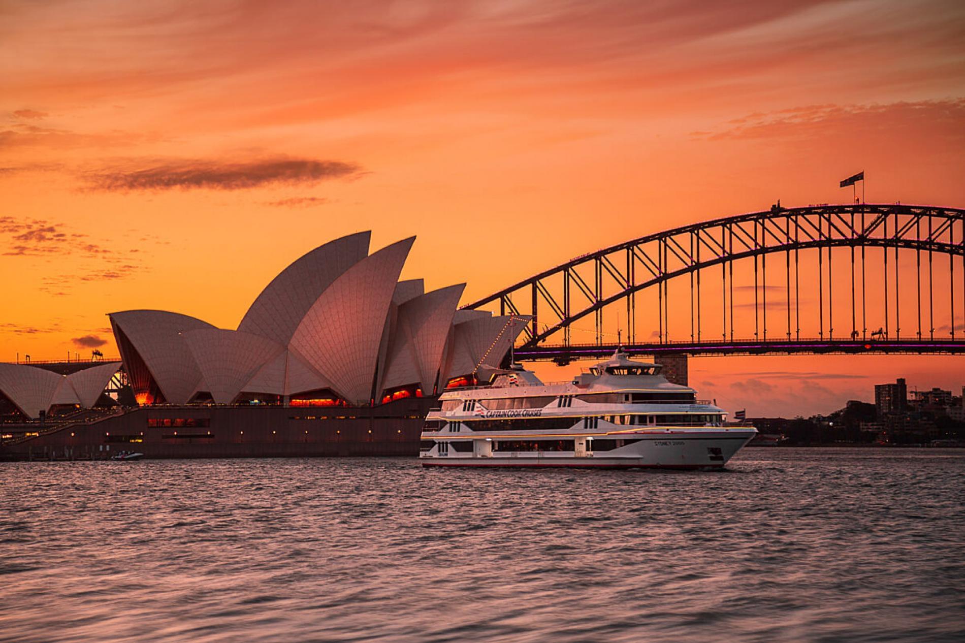 Experience luxury dinner cruising across Sydney Harbour