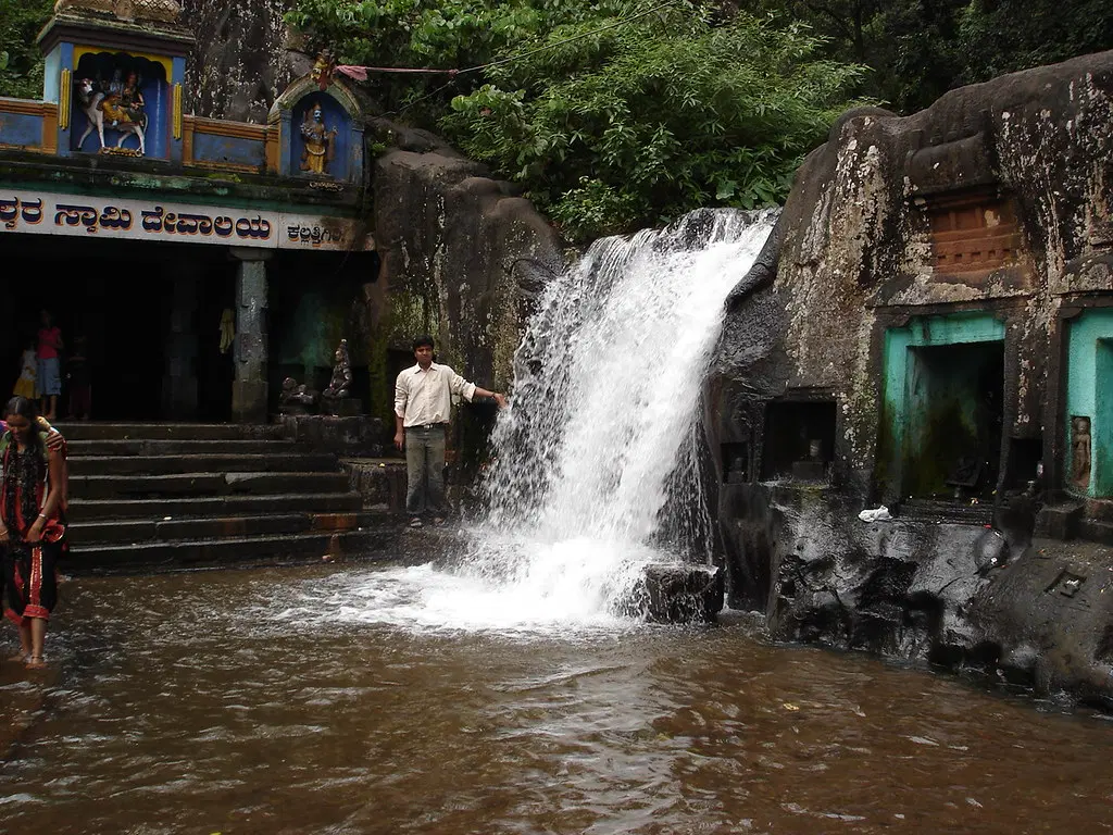 Kallathigiri Falls