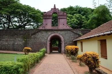 Explore the Fort