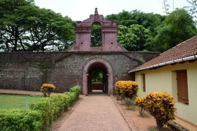 Explore the Fort