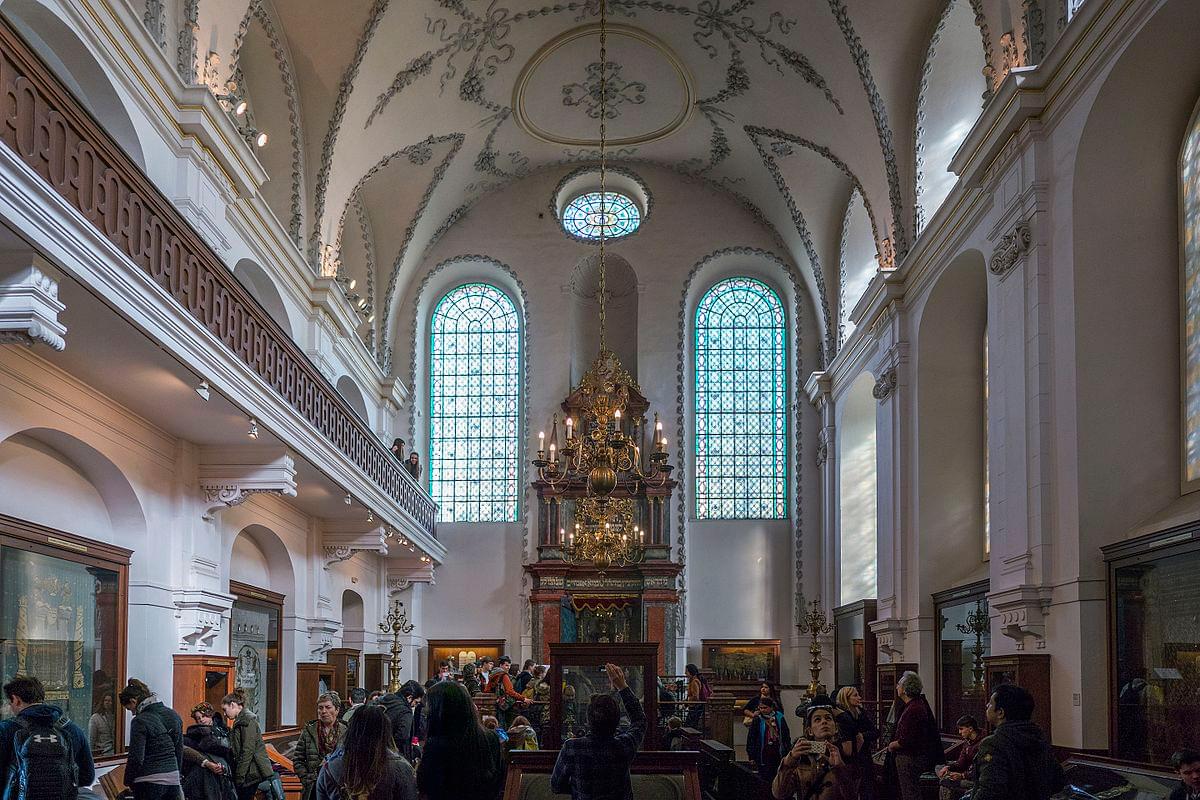 Klausen Synagogue Overview