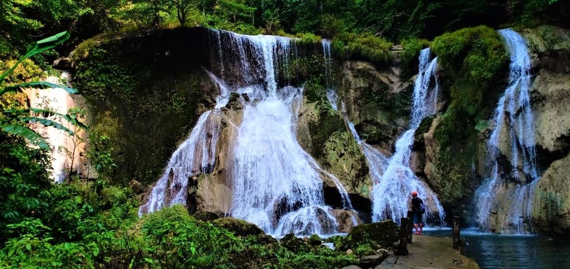 Trek to White Surf Waterfall