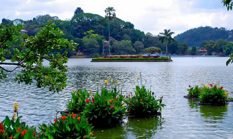 Kandy Lake 