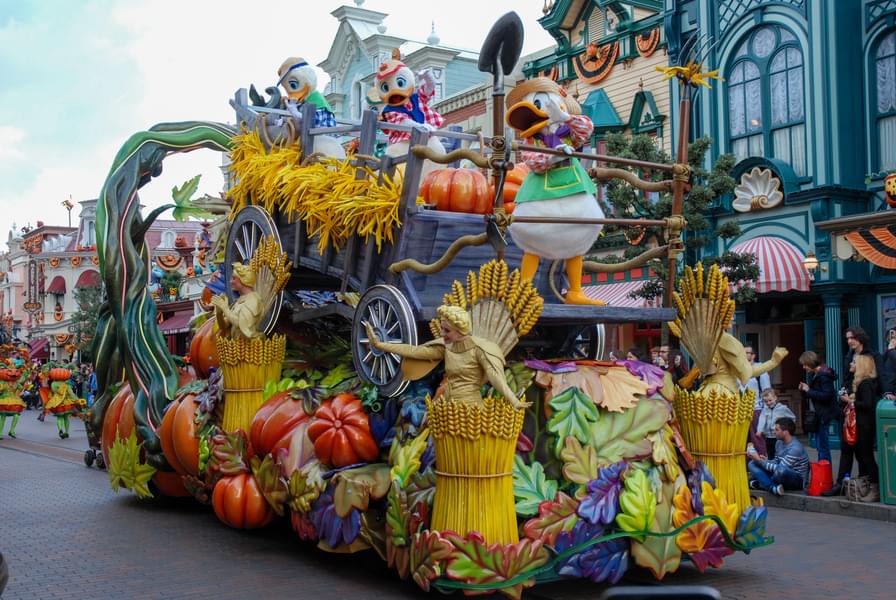 Enjoy a colorful and amazing parade by Disney characters