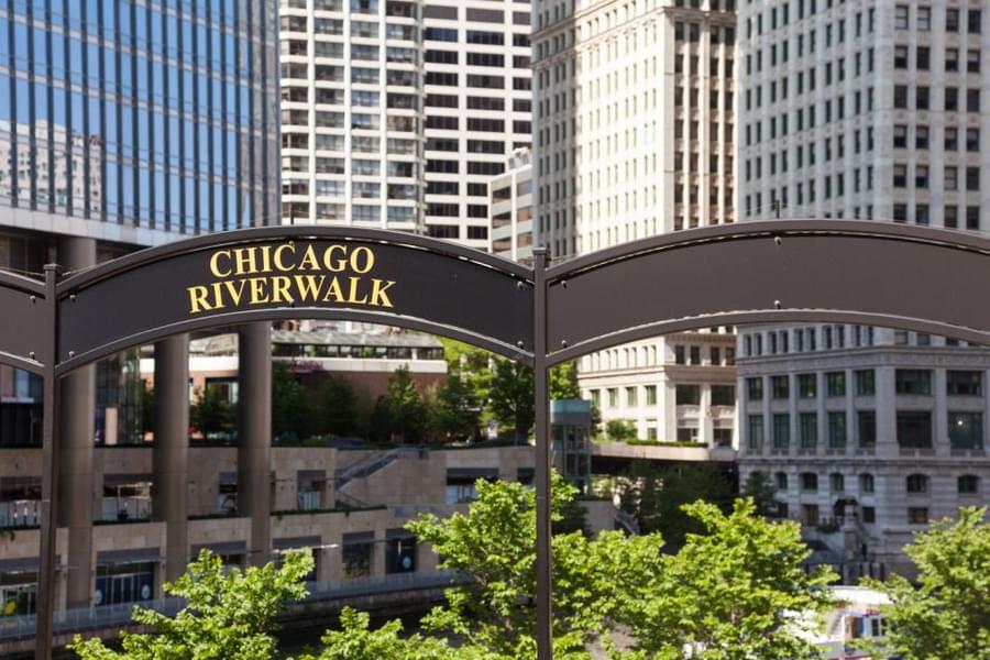 Take a tour of the Chicago Riverwalk