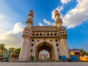 Explore famous attractions of Hyderabad