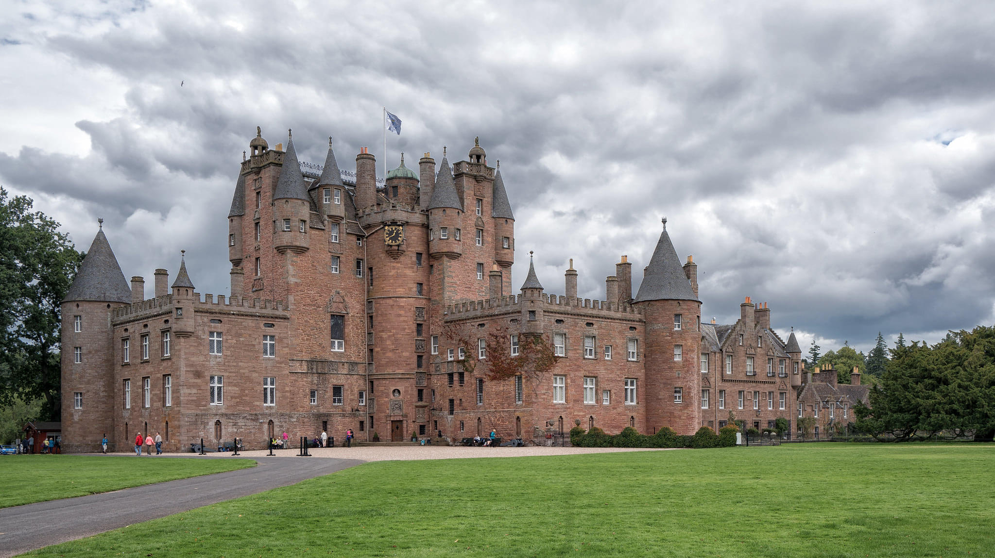 Glamis Castle Overview