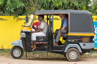  Glide through Fort Kochi’s lively streets in a Tuk Tuk