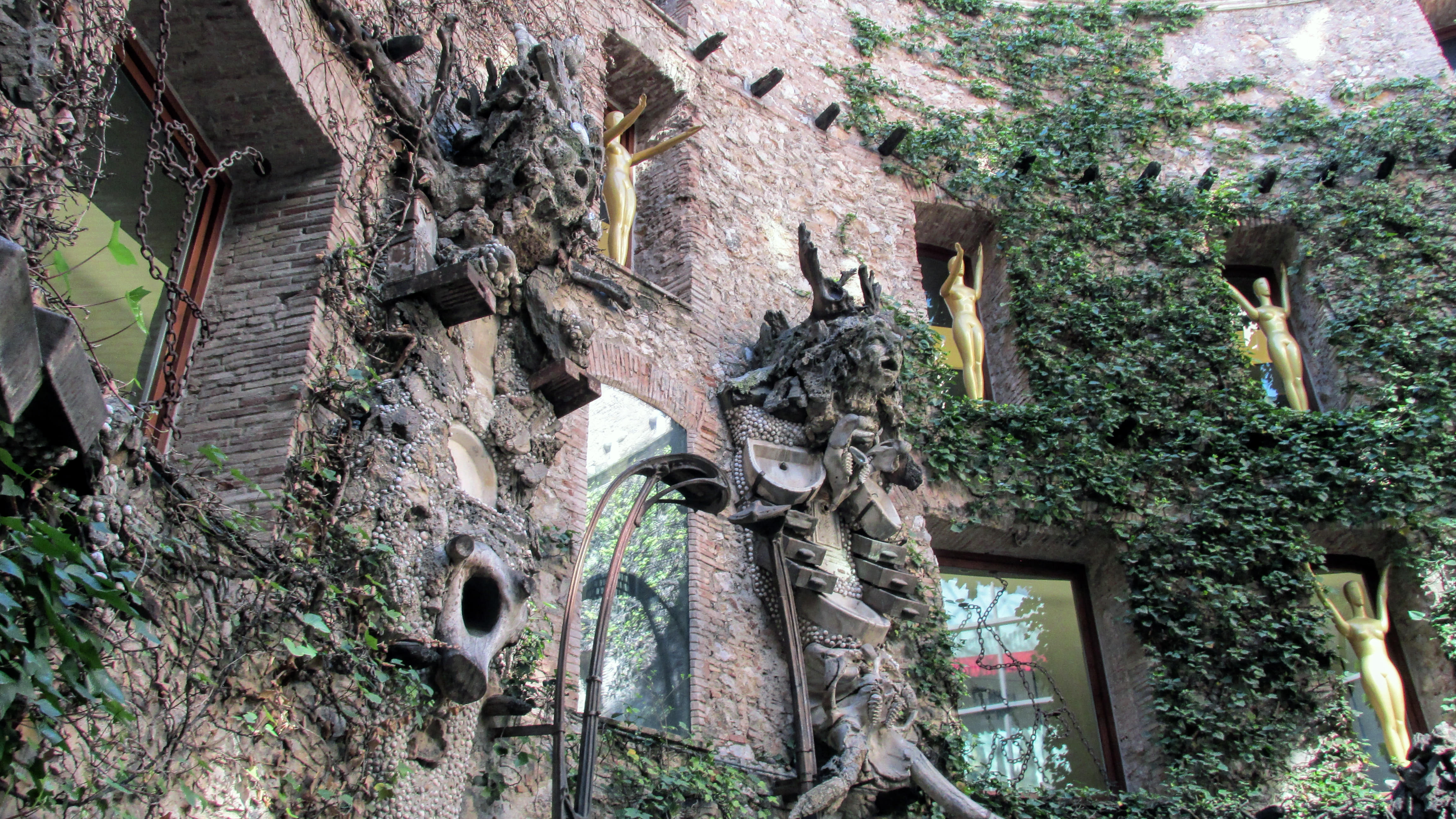 Interior Courtyard of Dalí Theatre and Museum 