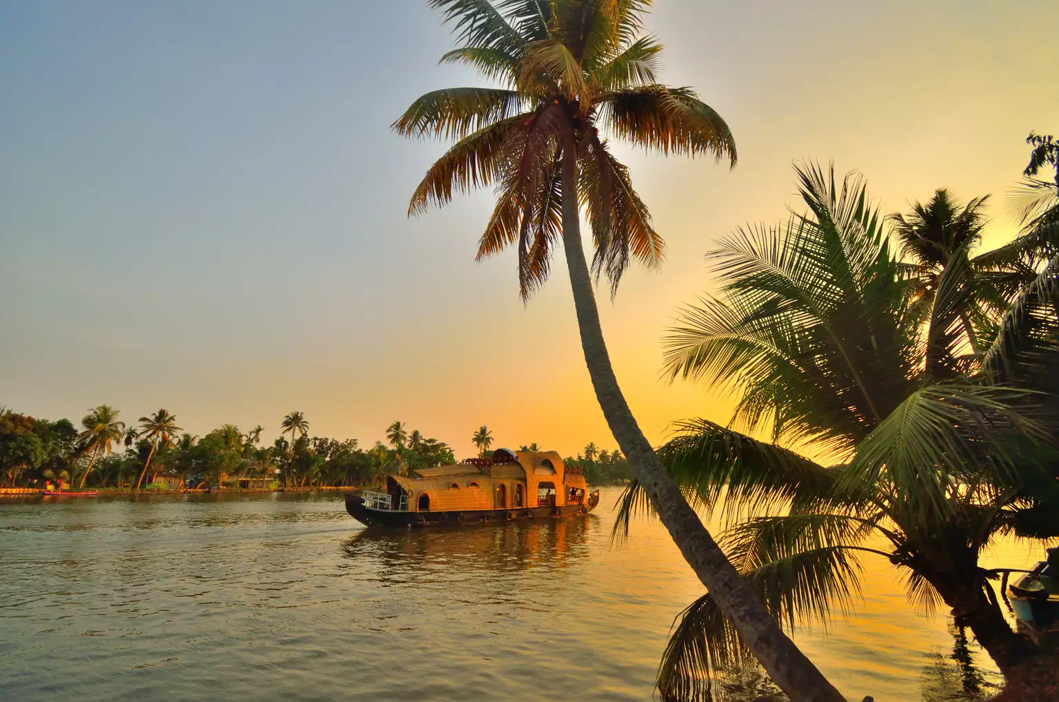 Kerala Cultural Tour Package with FREE Houseboat Experience