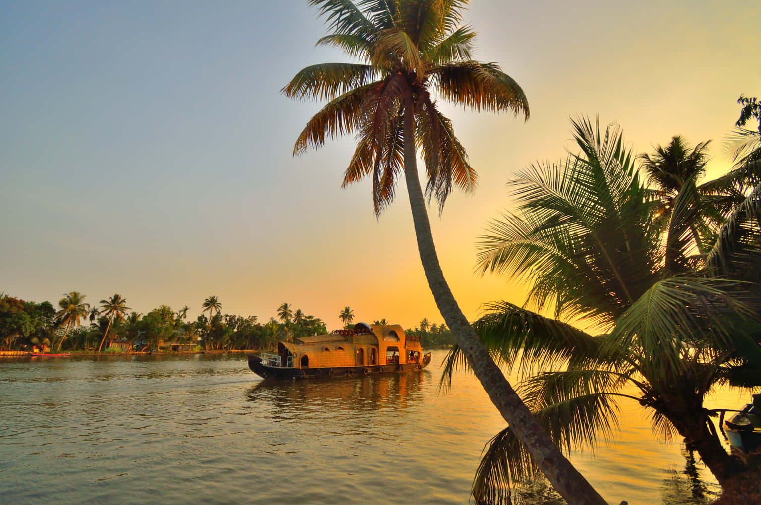 Kerala Cultural Tour Package with FREE Houseboat Experience