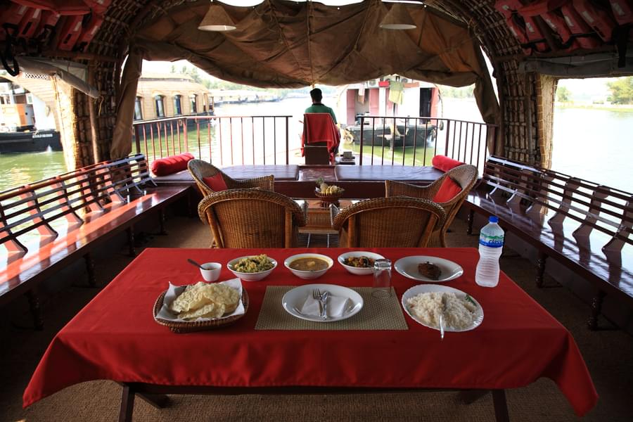 Deluxe Houseboat in Alleppey Image