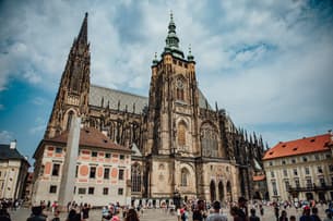 2zetxi6i38373ngk0eorr115bkan shutterstock 2284670519