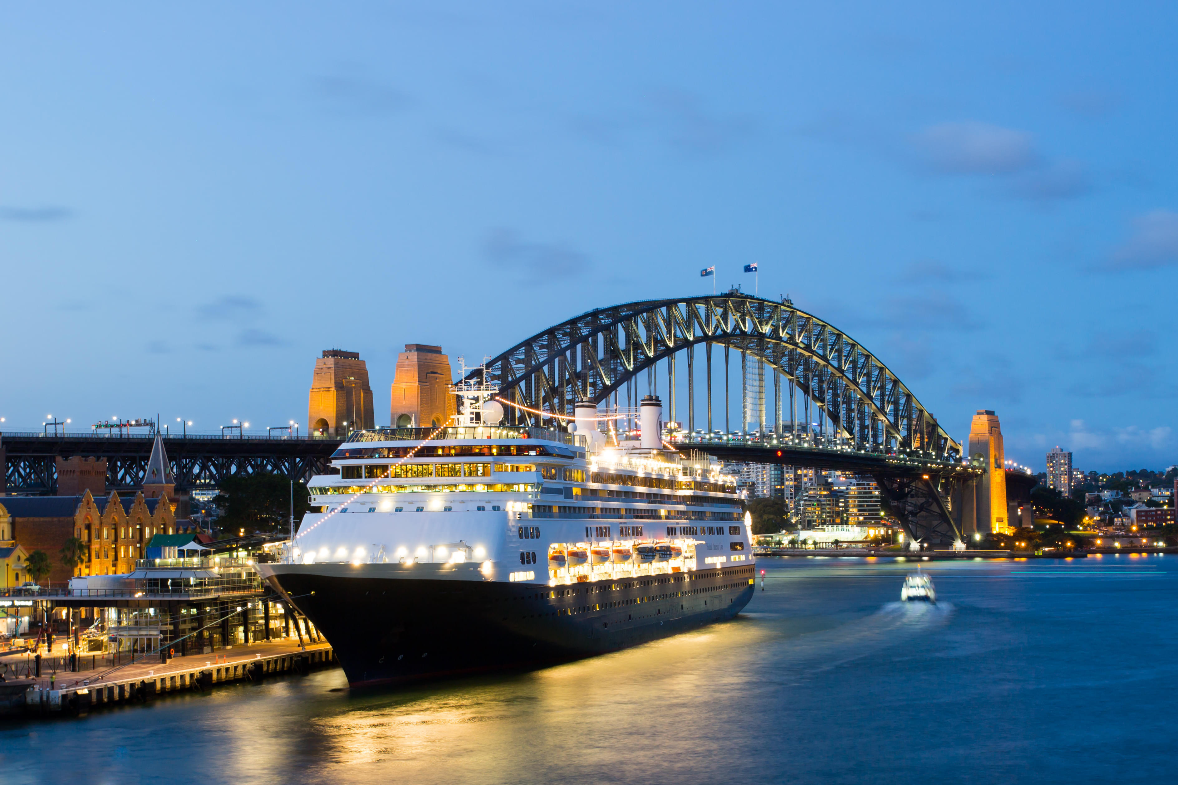 Cruise along the waterways of Sydney