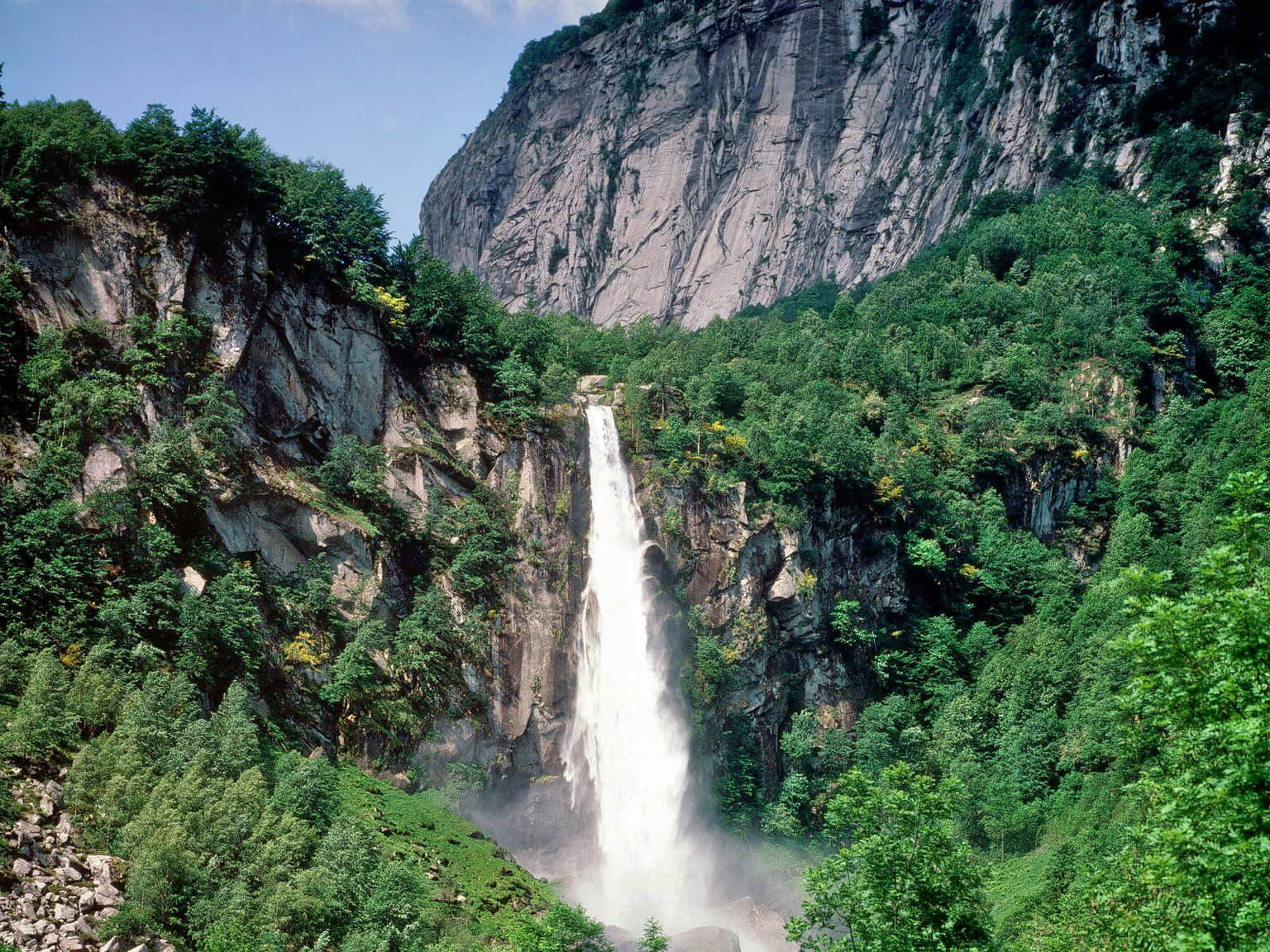 Yeh Mampeh Waterfall