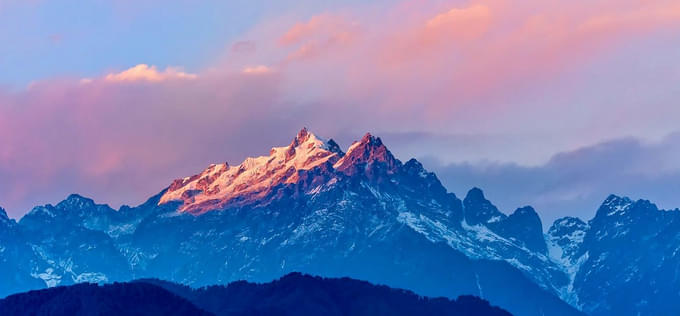 Admire the stunning views of the Kachenjunga from Gangtok