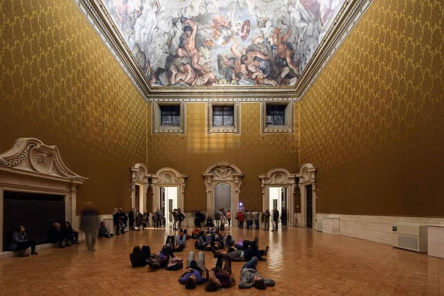 Witness the magnificent paintings on the ceiling