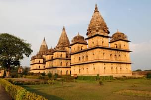 Witness the serene beauty of Orchha's Chhatris on this enriching 7-hour tour