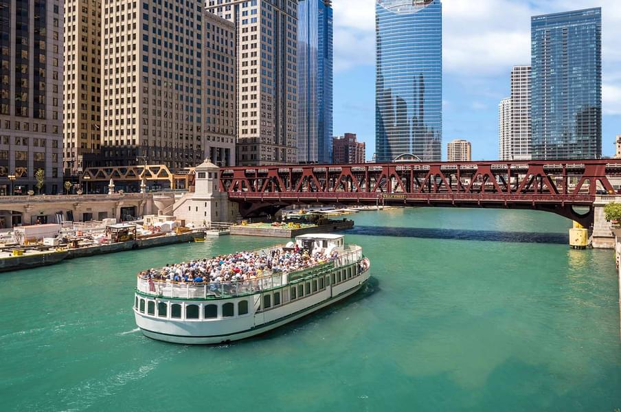 Embark on an exciting boat cruise trip in Chicago