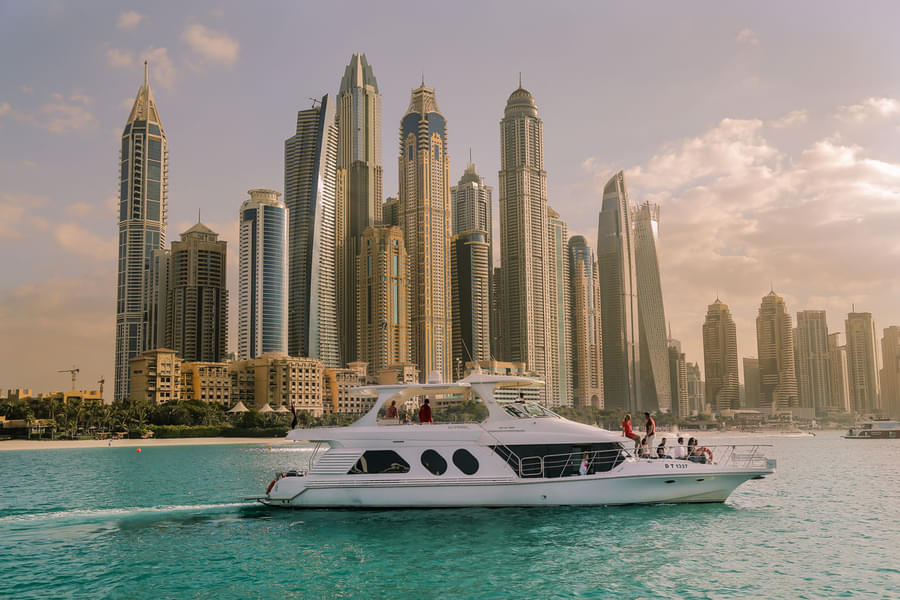 Cruise on the Dubai Marina in a luxury yacht