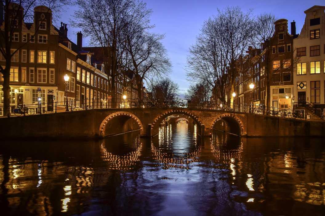 Pass across 7 famous canals of Amsterdam