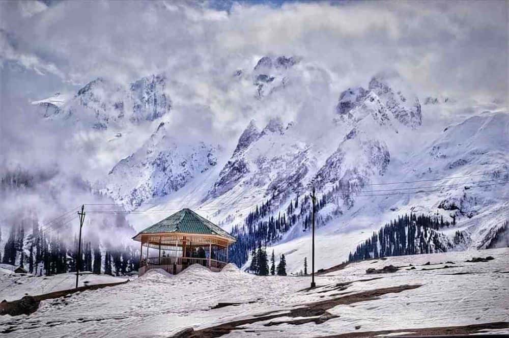 Scenic Escape to Kashmir | Hills, Houseboat & Heritage