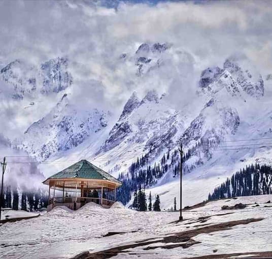 Explore Thajiwas Glacier in Sonamarg