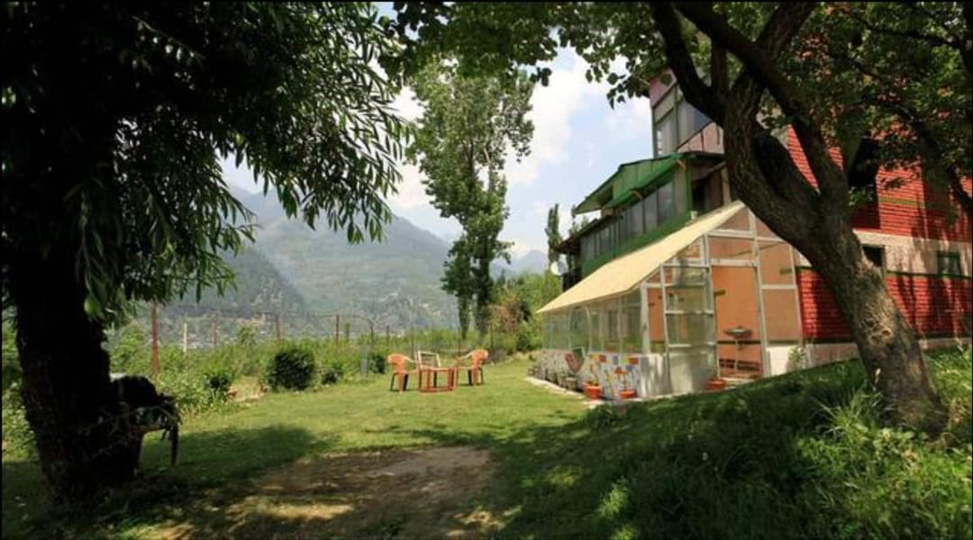 A Cosy Cottage with Mountain views in Manali Image