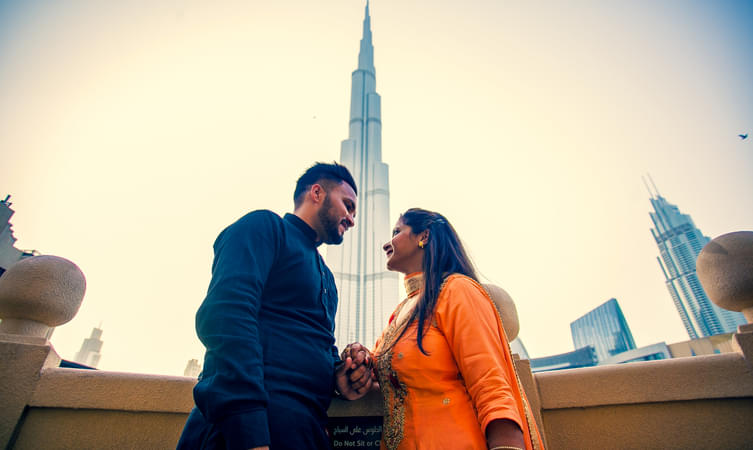 Get clicked in front of the majestic Burj Khalifa
