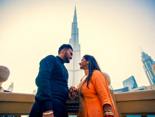 Get clicked in front of the majestic Burj Khalifa