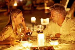 3doe7ifr6oy0kqsg8y8ut3bx85kf 1589430761 candlelight dinner