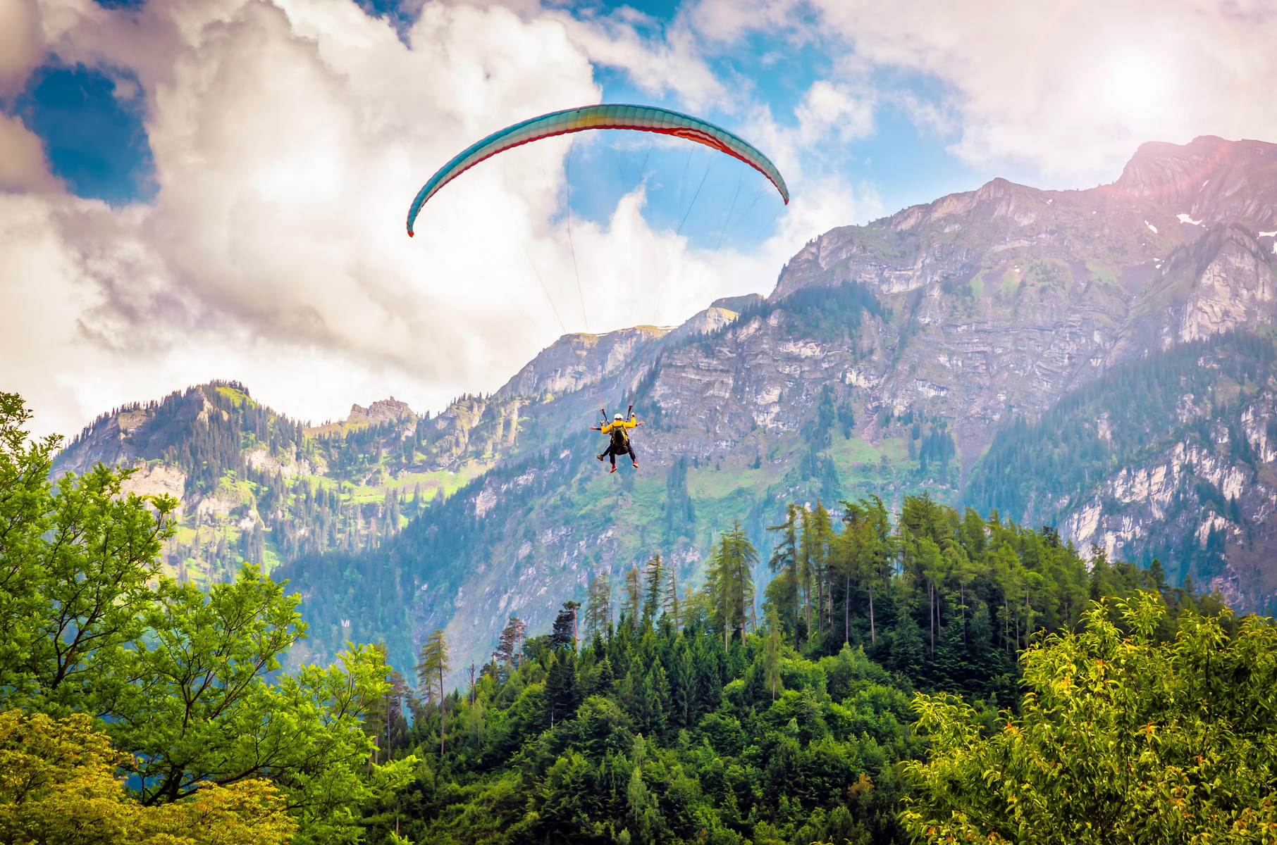 Feel the wind while paragliding in Interlaken