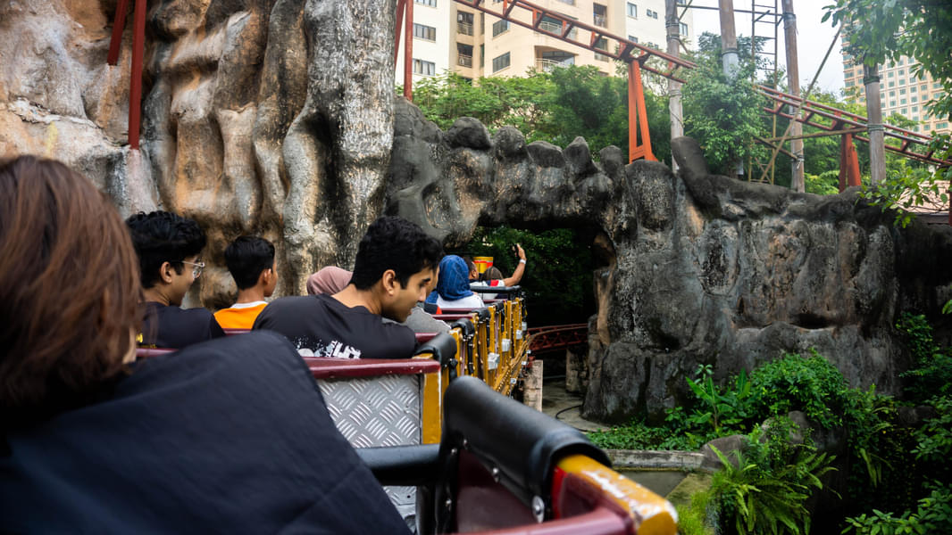 Sunway Lagoon Entry Tickets with Transfersx Image