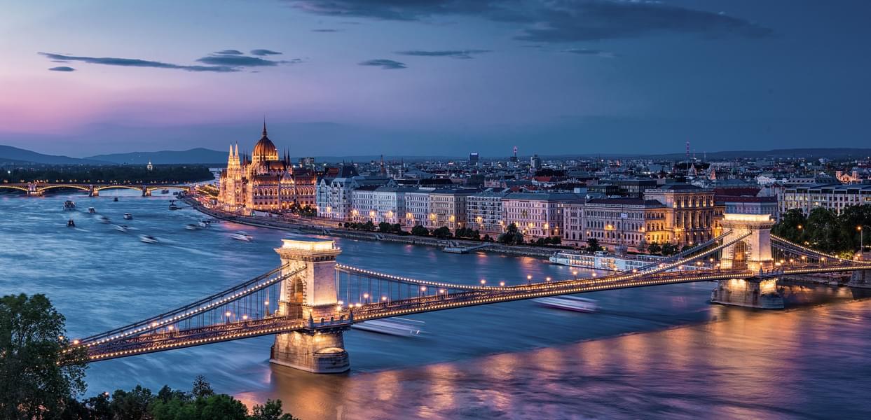 Budapest: Private City Highlights Tour with Pickup