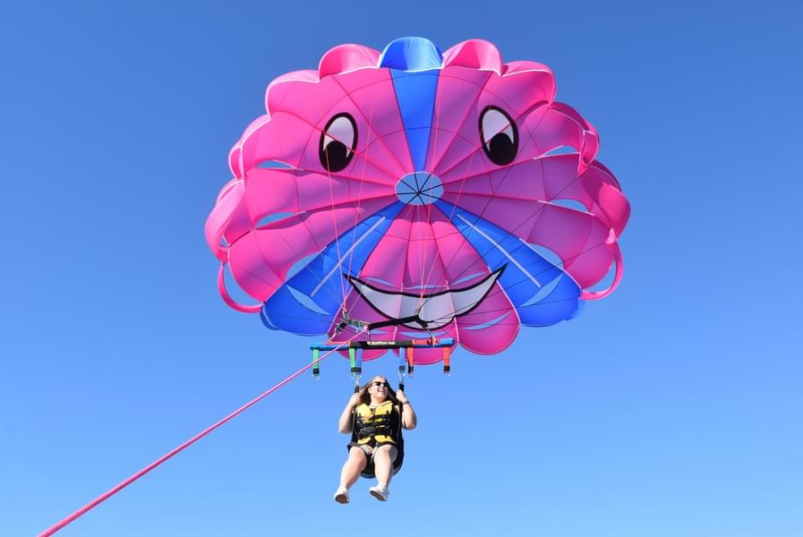 Parasailing in Gold Coast Image