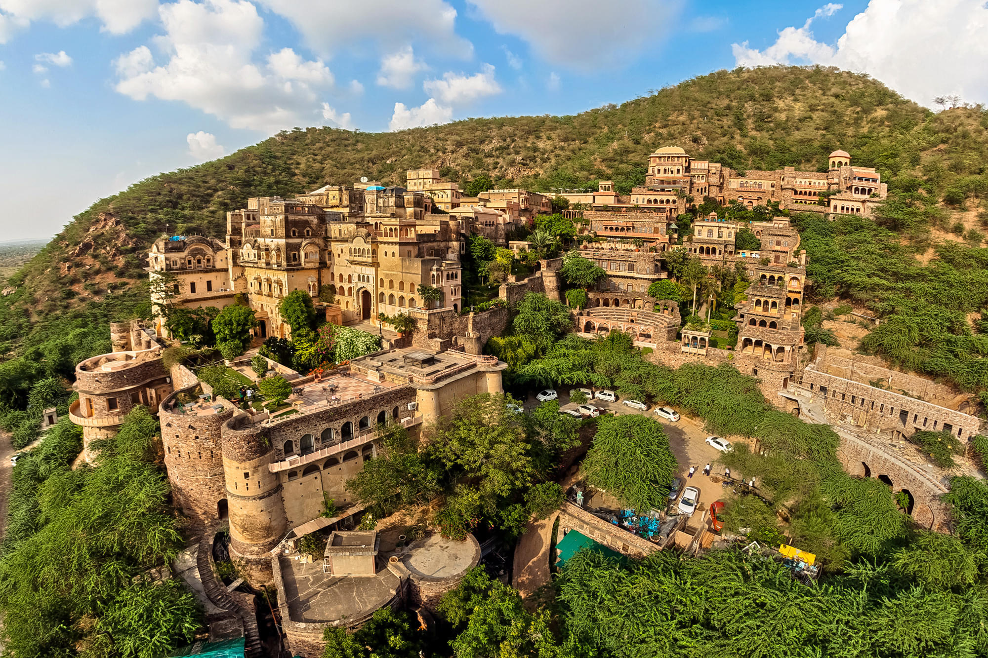 Plan your trip to Neemrana from Delhi with your family and friends
