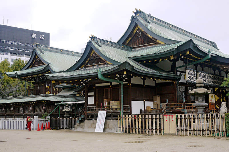 Participate in the rituals at Osaka Tenmangu Shrine