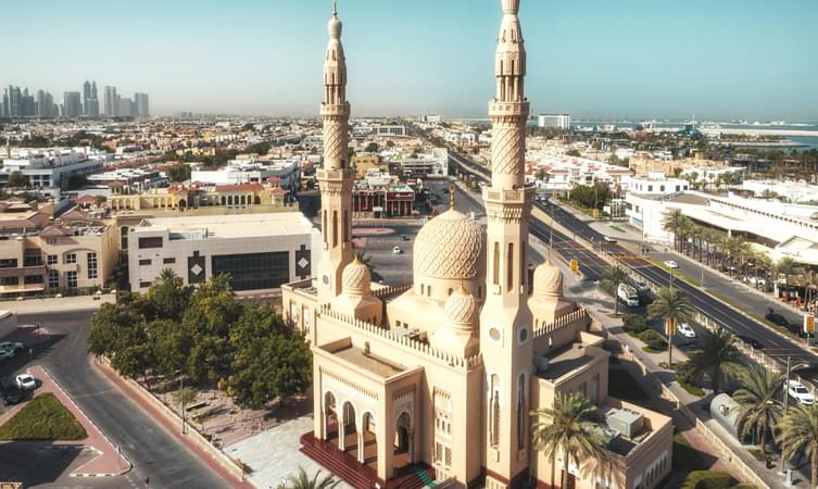 The beautiful Jumeriah Mosque in Dubai