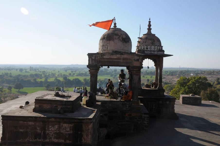 Bhimbetka Rock Shelters & Bhojpur Sightseeing Tour From Bhopal Image