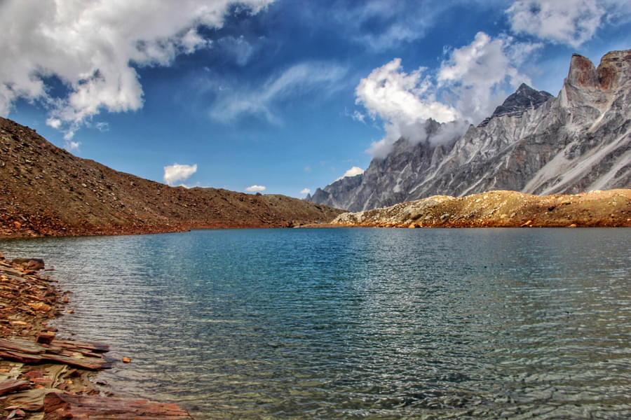 The view of the reflections of Thalay Sagar peak on Kedartal is truly enchanting.