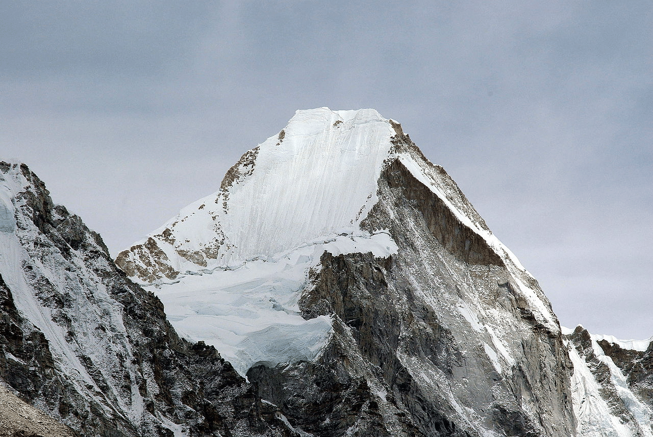 Lingtren Peak Overview