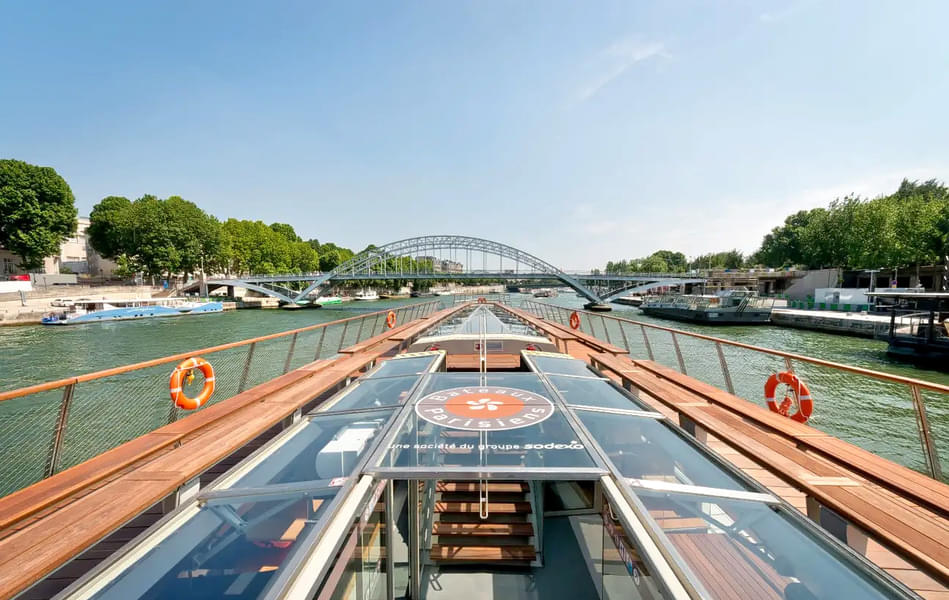 Enjoy an comfortable cruise ride on Seine River