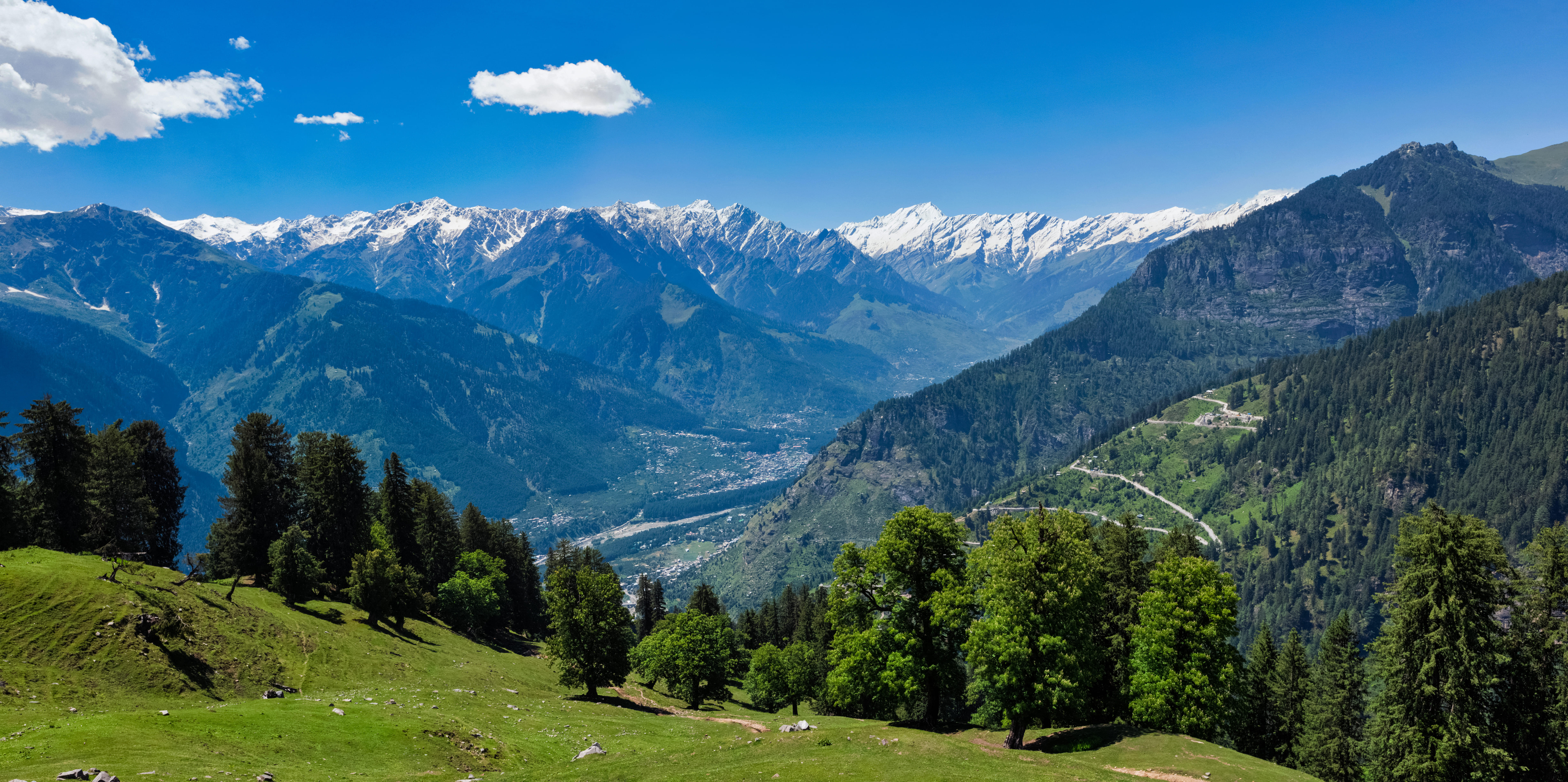 Unwind yourself in the tranquil surroundings of Manali and its tranquil environment